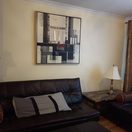 Three Bedroom Holiday Apartment Longueuil Eksteriør billede