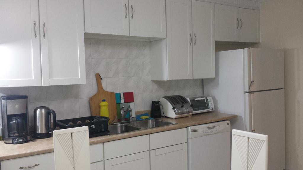 Three Bedroom Holiday Apartment Longueuil Eksteriør billede