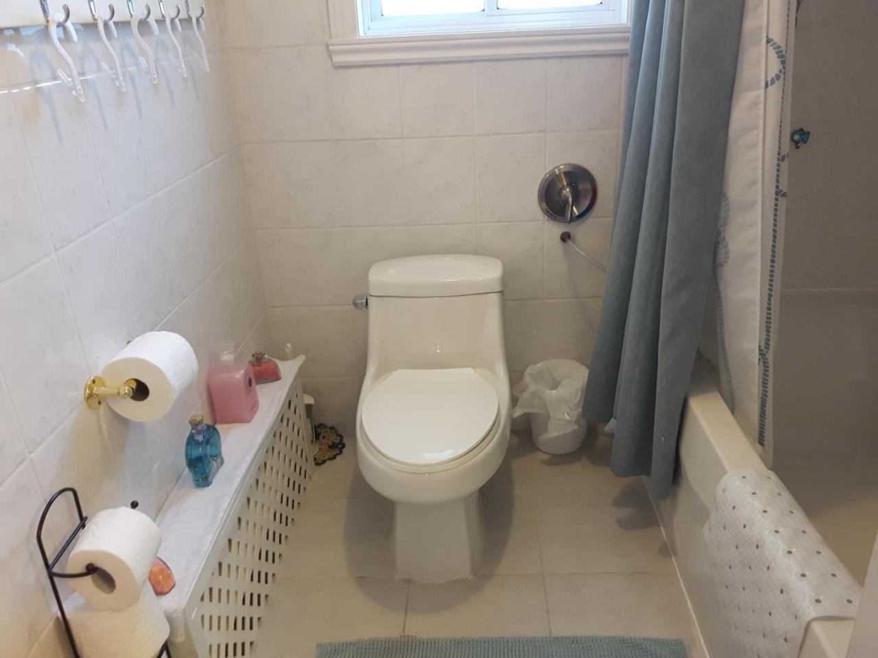 Three Bedroom Holiday Apartment Longueuil Eksteriør billede