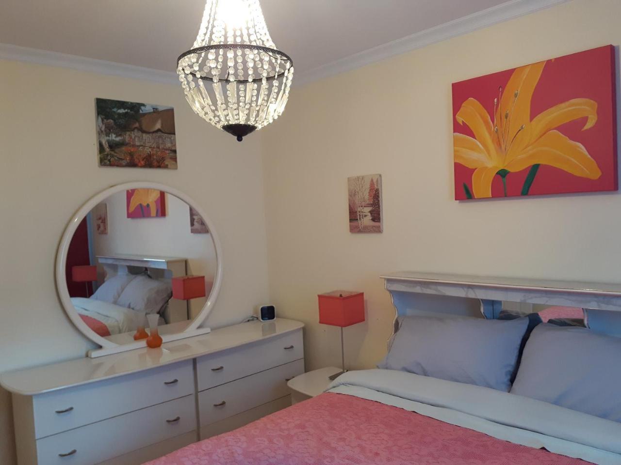 Three Bedroom Holiday Apartment Longueuil Eksteriør billede