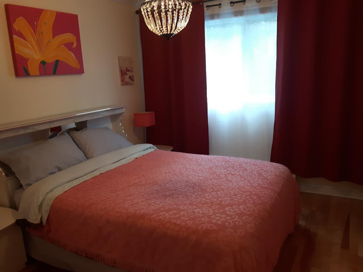 Three Bedroom Holiday Apartment Longueuil Eksteriør billede